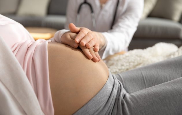 Visite à domicile d’une sage femme de PMI au cours de la grossesse