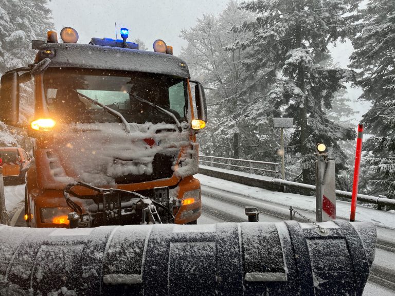 Déneigement d'une route départementale des Vosges